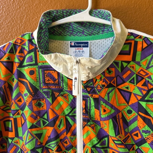 Champion X MTV Men's Colorful Geometric Windbreaker Size Large Amazing Condition - Picture 7 of 15